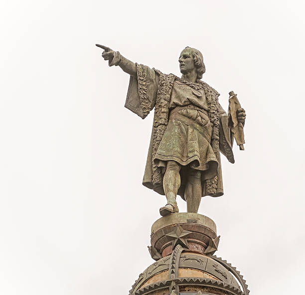 estátua de columbus, em barcelona, espanha - christopher columbus - fotografias e filmes do acervo