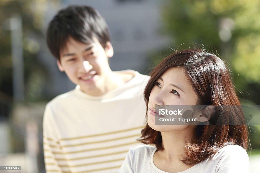 Young Asian couple deep in thought - Royalty-free Ruziemaken Stockfoto