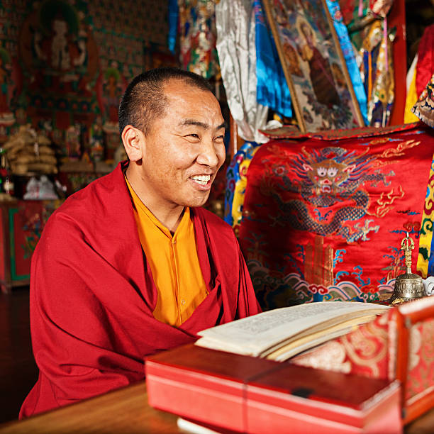 チベットの僧にガプジャ（ドルガ神の祈る - tibet monk buddhism tibetan culture ストックフォトと画像