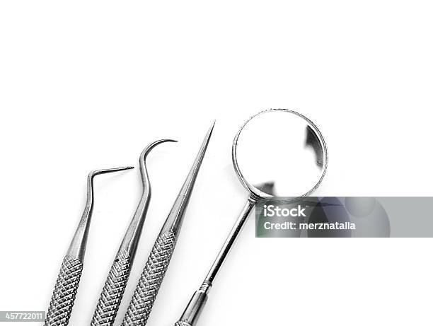 Photo libre de droit de Basic Dentiste Outils Isolé Sur Blanc banque d'images et plus d'images libres de droit de Fond blanc - Fond blanc, Horizontal, Lampourde glouteron