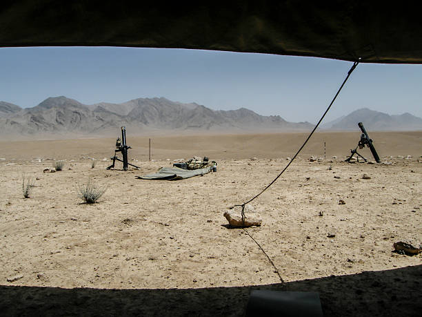 82 mm mortero afganistán 2 tubos de - helmand fotografías e imágenes de stock