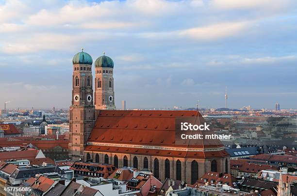 Munique Frauenkirche Ao Pôr Do Sol - Fotografias de stock e mais imagens de Alemanha - Alemanha, Alta Baviera, Anoitecer