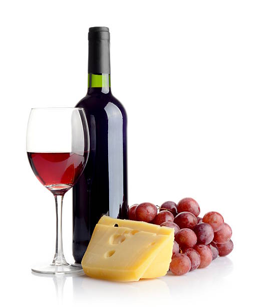 bottiglia di vino rosso e formaggio - wine bottle bottle burgundy wine foto e immagini stock