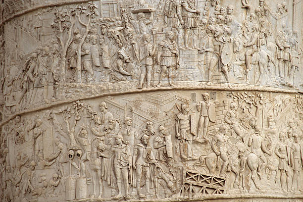 close-up di colonna di traiano, roma, italia - caesar emperor rome stone foto e immagini stock