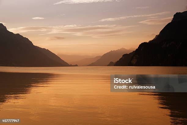 Suíça Lago Sunset - Fotografias de stock e mais imagens de Alpes Europeus - Alpes Europeus, Alpes suíços, Amanhecer