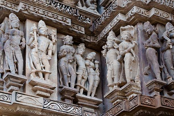 ludzka sculptors, vishvanatha świątyni, khajuraho, indie, część światowego dziedzictwa unesco - sculpture khajuraho india indian culture zdjęcia i obrazy z banku zdjęć