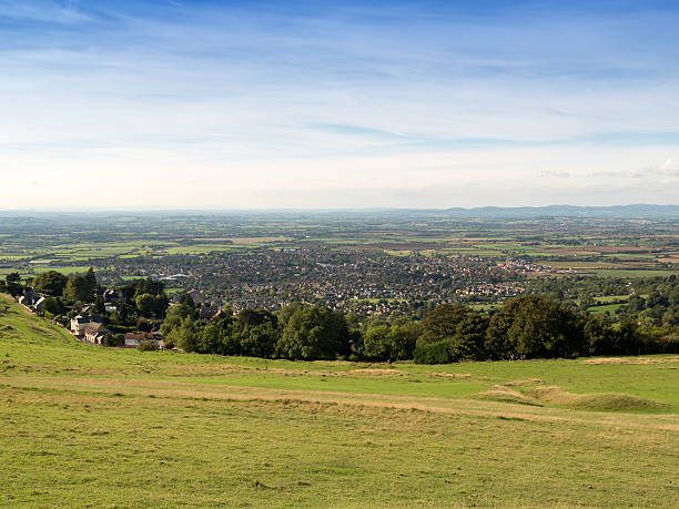 cleeve hill - hill cotswold grass moor photos et images de collection