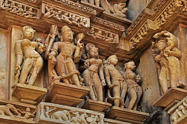 visnu scultore, vishvanatha temple, khajuraho, india, sito patrimonio dell'umanità unesco - art shiva sexual activity sexual issues foto e immagini stock