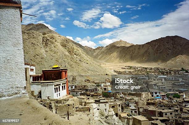 Leh Capital De Ladakh Desde Hill Foto de stock y más banco de imágenes de Aire libre - Aire libre, Asia, Cultura tibetana