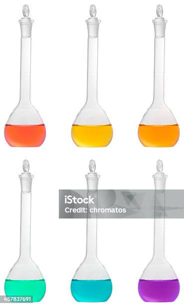 Foto de Isolado Químicos Volumetric Carregado Com Solução De Cor e mais fotos de stock de Frasco de laboratório