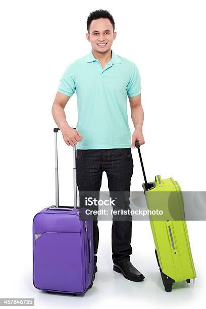 Foto de Homem Com Mala De Viagem Pronta Para Ir e mais fotos de stock de Adulto - Adulto, Andar, Asiático e indiano