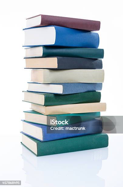 Livros Empilhados - Fotografias de stock e mais imagens de Cores - Cores, Livro, Pilha - Arranjo