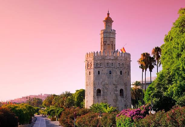 gold tower, siviglia. - seville sevilla torre del oro tower foto e immagini stock