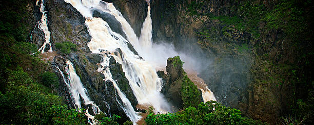 cataratas barron - cairns monsoon queensland waterfall imagens e fotografias de stock