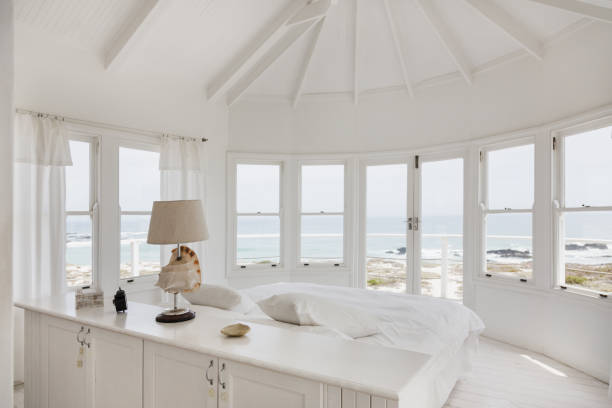 białe sypialnia z widokiem na ocean - 11905 zdjęcia i obrazy z banku zdjęć