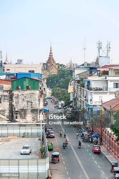 Cena De Rua De Cidade De Phnom Penh - Fotografias de stock e mais imagens de Ao Ar Livre - Ao Ar Livre, Apartamento, Arquitetura