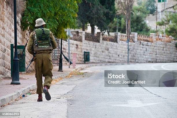 Photo libre de droit de Soldats Israéliens Sur Patrol De West Bank Ville Dhebron banque d'images et plus d'images libres de droit de Israël