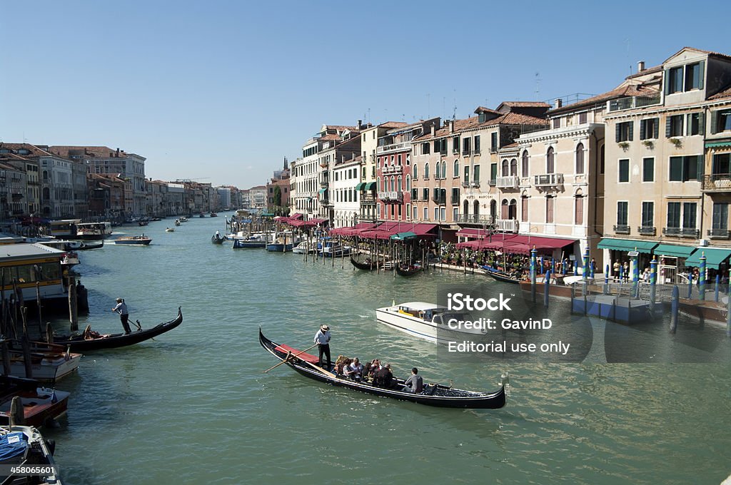 Gran Canal en Venecia vistas del puente de Rialto - Foto de stock de Arquitectura exterior libre de derechos