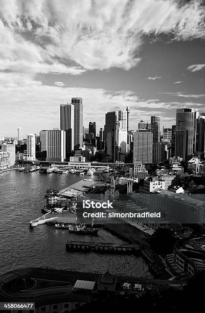 Sydney Cityscape En Blanco Y Negro Foto de stock y más banco de imágenes de Aire libre - Aire libre, Alto - Descripción física, Australia