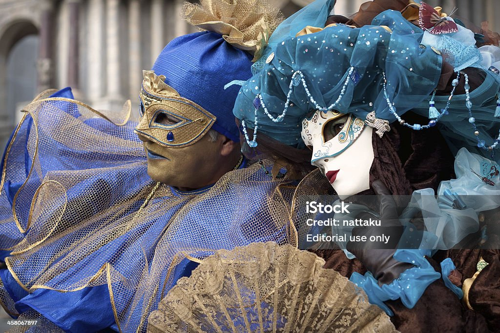 Casal em trajes típicos no Carnaval de Veneza 2011 - Foto de stock de Adulto royalty-free