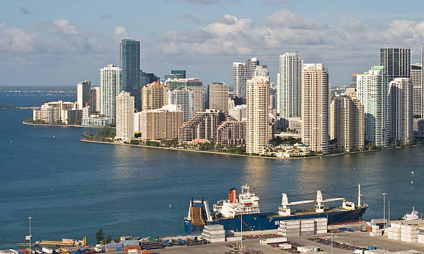 puerto de miami - commercial dock harbor miami florida retail fotografías e imágenes de stock