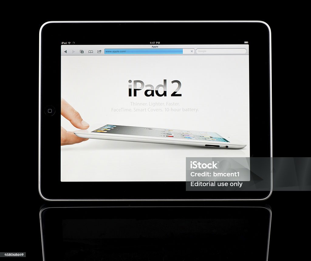 Apple iPad Wyświetlanie iPadzie 2 Strona z Apple.com, czarny z odbicia - Zbiór zdjęć royalty-free (Tablet)