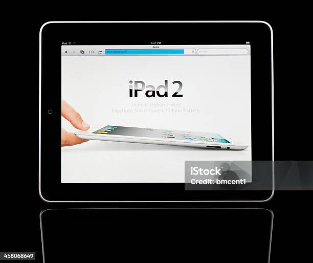Apple Ipad Wyświetlanie Ipadzie 2 Strona Z Applecom Czarny Z Odbicia - zdjęcia stockowe i więcej obrazów Tablet