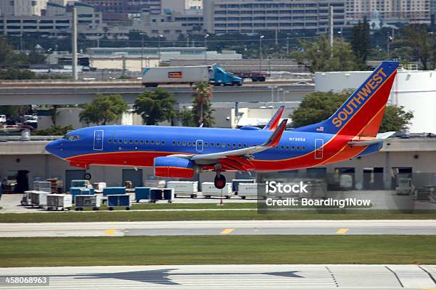 Foto de Southwest Boeing 737 e mais fotos de stock de Aeroporto - Aeroporto, Aproximar, Aterrissar