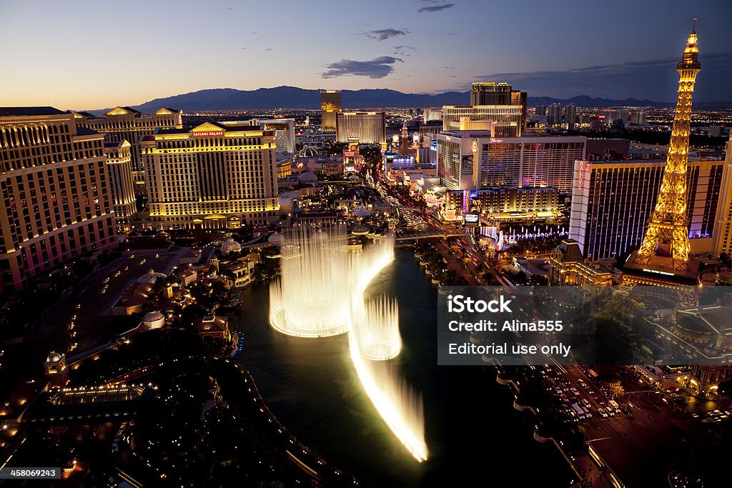 Arial vista della Strip di Las Vegas al tramonto - Foto stock royalty-free di Acqua
