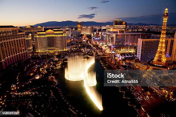 Arial Vista De Las Vegas Strip Ao Pôr Do Sol - Fotografias de stock e mais imagens de Anoitecer - Anoitecer, Arte, Cultura e Espetáculo, Atuação