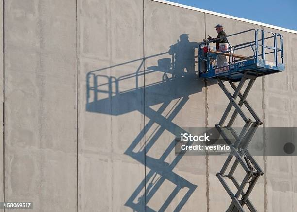 Plastering Stockfoto und mehr Bilder von Arbeiten - Arbeiten, Arbeiter, Außenaufnahme von Gebäuden