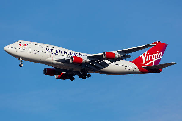 boeing 747-400 virgin atlantic - virgin group photos et images de collection