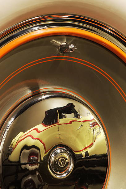 auto d'epoca tappo connettore di riflessione - vehicle door vintage car collectors car sedan foto e immagini stock