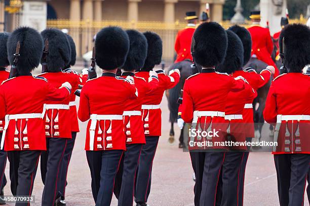 Trooping Barwa Ceremony Westminster Londyn - Fotografias de stock e mais imagens de Adereço para a Cabeça - Adereço para a Cabeça, Adulto, Ao Ar Livre