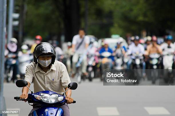 Scooter De Tráfego Cidade De Ho Chi Minh Vietname - Fotografias de stock e mais imagens de Adulto