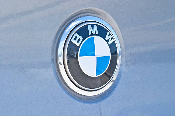 logo bmw - status symbol foto e immagini stock