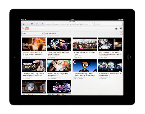 apple ipad &youtube - ipad apple computers note pad touch screen ストックフォトと画像