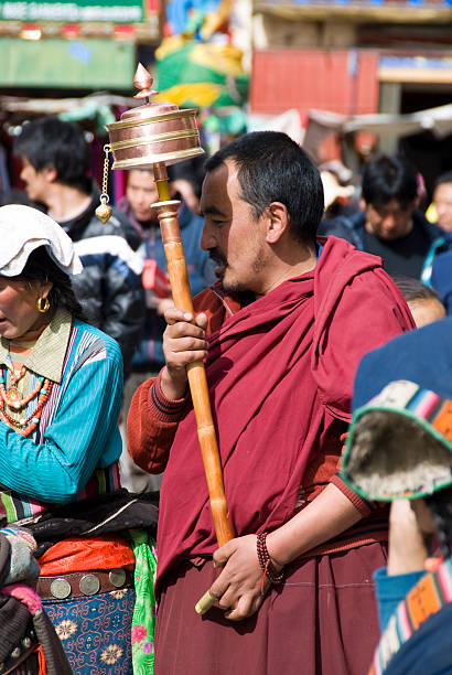 tibetano pilgrim - tibet tibetan culture buddhism writing fotografías e imágenes de stock