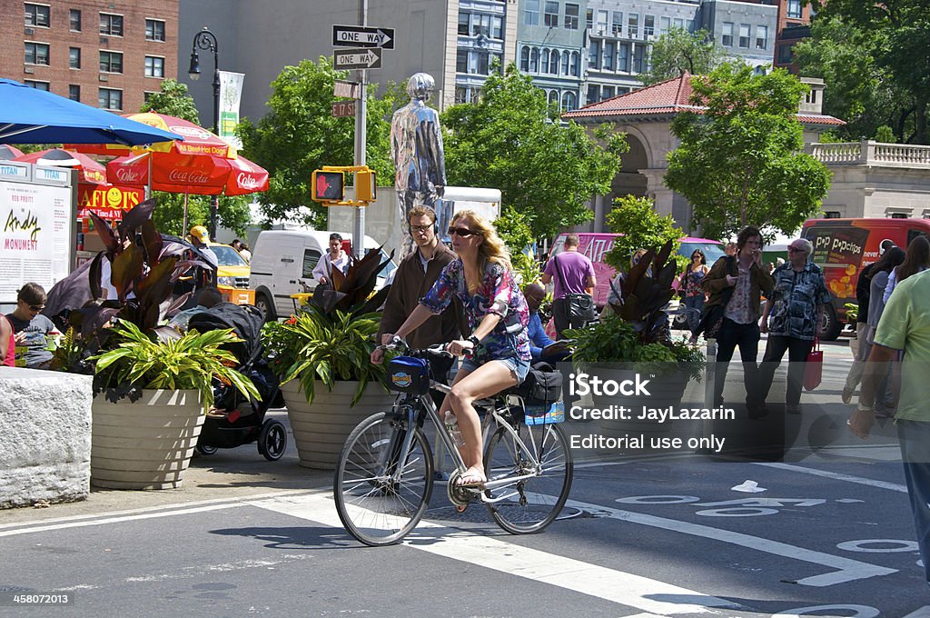 Bicyclist & Fußgänger im E.17th St & Broadway, Manhattan, NYC - Lizenzfrei Bewegung Stock-Foto