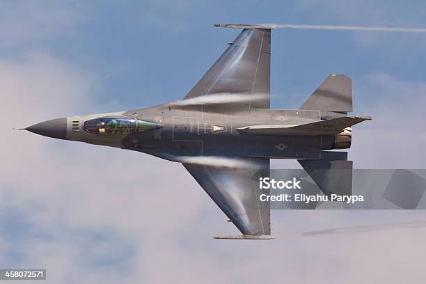 F 16 Viper Stockfoto und mehr Bilder von F-16 Falcon - F-16 Falcon, Aufführung, Ausstellung