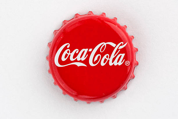 coca cola tampa de garrafa - brand name imagens e fotografias de stock