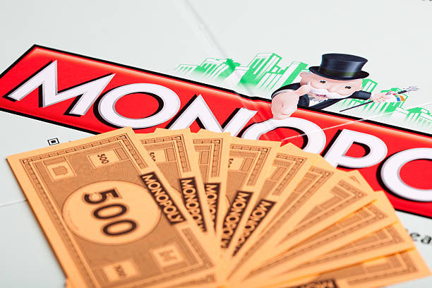 Juego del Monopoli y dinero - foto de stock