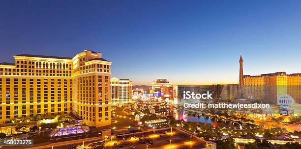 Neon Oświetlenia Las Vegas Strip W Sunrise - zdjęcia stockowe i więcej obrazów Ameryka Północna - Ameryka Północna, Architektura, Bellagio Hotel