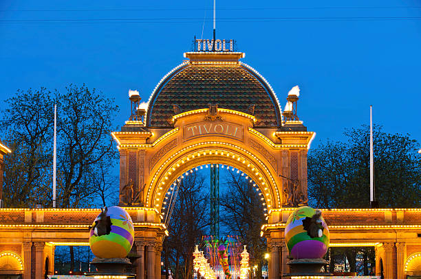 копенгаген и сады тиволи парк развлечений входные ворота дания - copenhagen tivoli city tivoli gardens стоковые фото и изображения