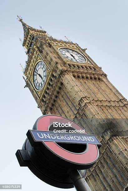 Stazione Della Metropolitana Di Londra A Westminster La Torre Dellorologio Big Ben - Fotografie stock e altre immagini di City di Londra