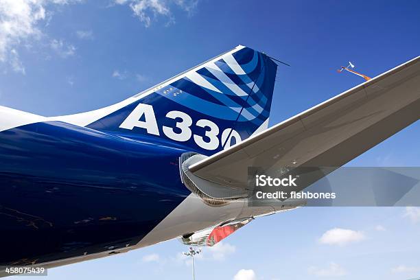 Airbus A330 Cauda De Avião Para Cima Vista De - Fotografias de stock e mais imagens de Abaixo - Abaixo, Aeroporto de Changi, Airbus A330