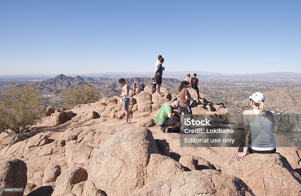 Путешественникам по у горы Camelback на высшем уровне, - Стоковые фото Пешеходный туризм роялти-фри