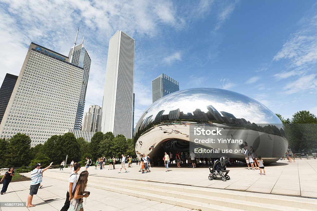 Bean al Millennium Park, nella parte anteriore del centro di Chicago - Foto stock royalty-free di Porta delle nuvole