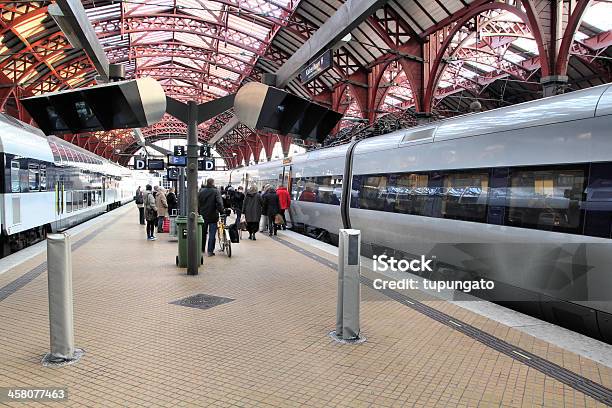 Treni In Danimarca - Fotografie stock e altre immagini di Trasporto - Trasporto, Treno, Persone