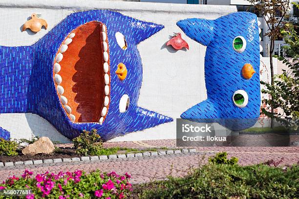 Mosaic Esculturas De Dibujos Animados Gatos En Park En Kiev Ucrania Foto de stock y más banco de imágenes de Ajardinado